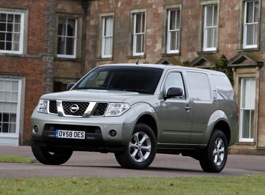 Nissan Pathfinder Van (UK) '2004